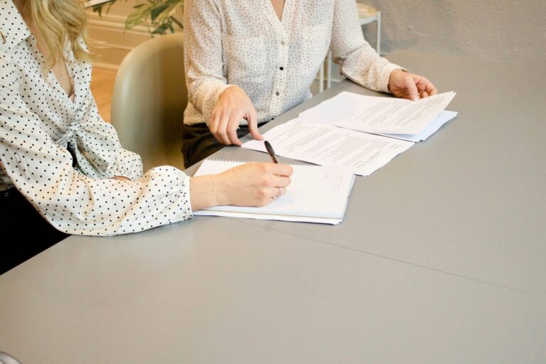 Firma de contrato - Derecho Bancario Tenerife